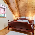 Romantic Pet Friendly House Orhideja - By Tourist Agency Leut 別荘 プリヴラカ