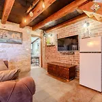Romantic Pet Friendly House Orhideja - By Tourist Agency Leut 別荘 *