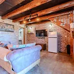 Romantic Pet Friendly House Orhideja - By Tourist Agency Leut 別荘 プリヴラカ