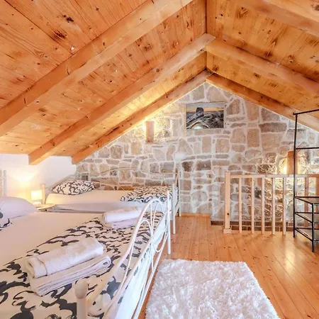 Romantic Pet Friendly House Orhideja - By Tourist Agency Leut