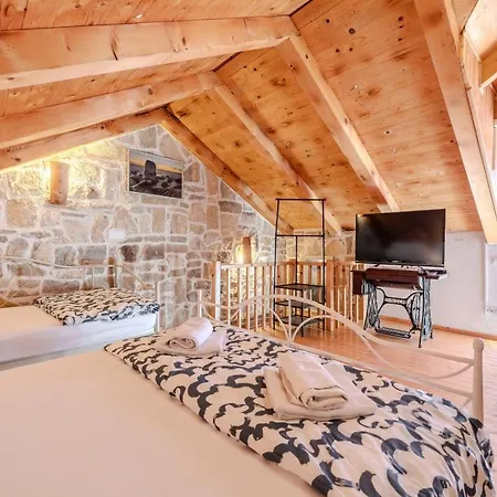 펜션 Romantic Pet Friendly House Orhideja - By Tourist Agency Leut *