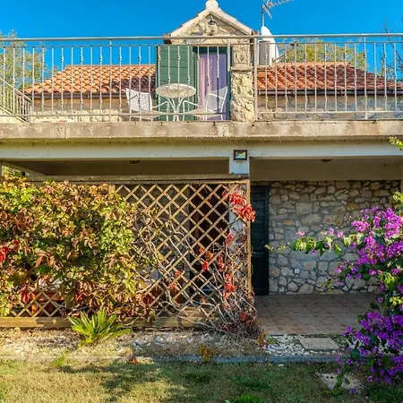 Romantic Pet Friendly House Orhideja - By Tourist Agency Leut 度假居