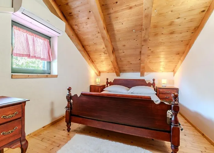 Romantic Pet Friendly House Orhideja - By Tourist Agency Leut بيت للعطل بريفلاكا