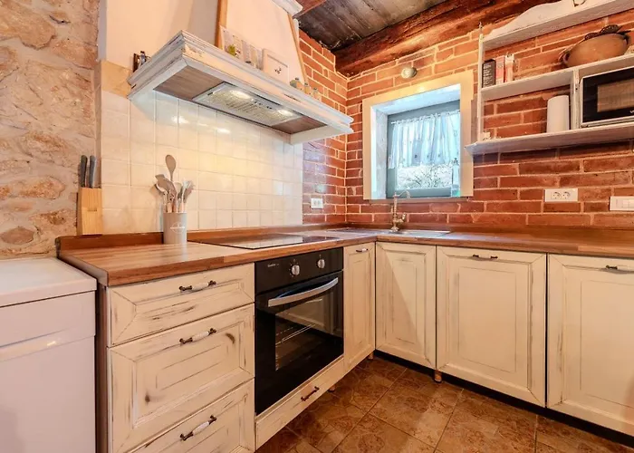 펜션 Romantic Pet Friendly House Orhideja - By Tourist Agency Leut