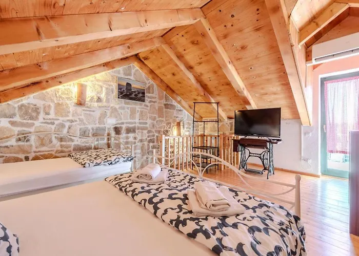 펜션 Romantic Pet Friendly House Orhideja - By Tourist Agency Leut *