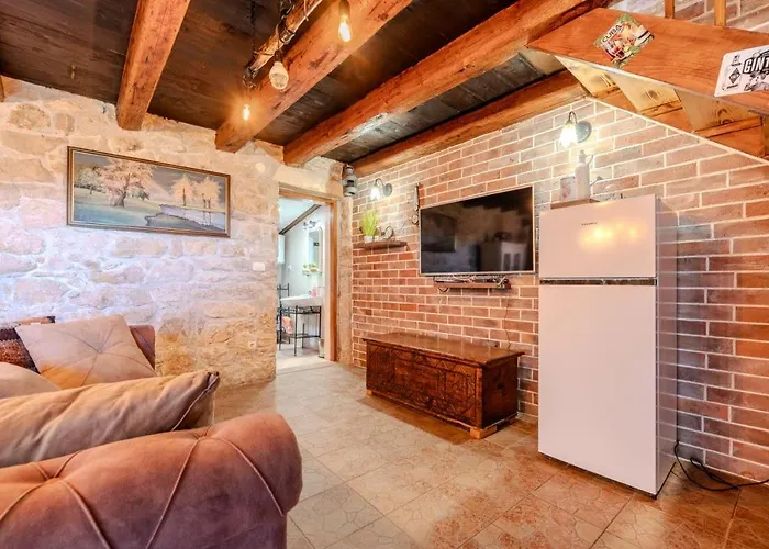 Romantic Pet Friendly House Orhideja - By Tourist Agency Leut 펜션 *