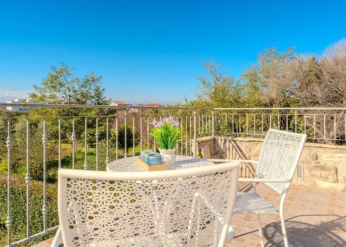 펜션 Romantic Pet Friendly House Orhideja - By Tourist Agency Leut