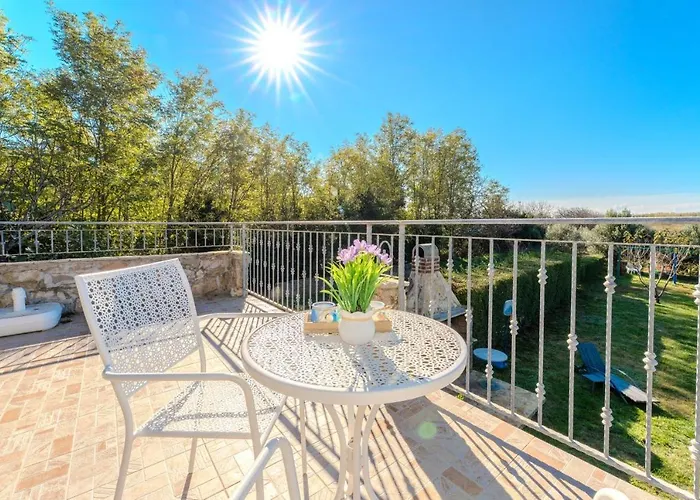 Romantic Pet Friendly House Orhideja - By Tourist Agency Leut بيت للعطل
