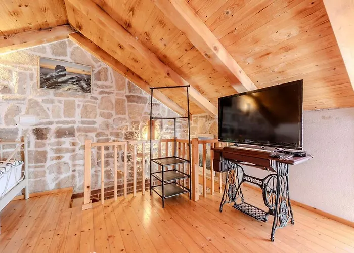 Romantic Pet Friendly House Orhideja - By Tourist Agency Leut *