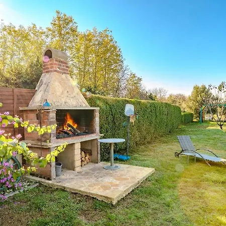 Romantic Pet Friendly House Orhideja - By Tourist Agency Leut Nyaraló Privlaka