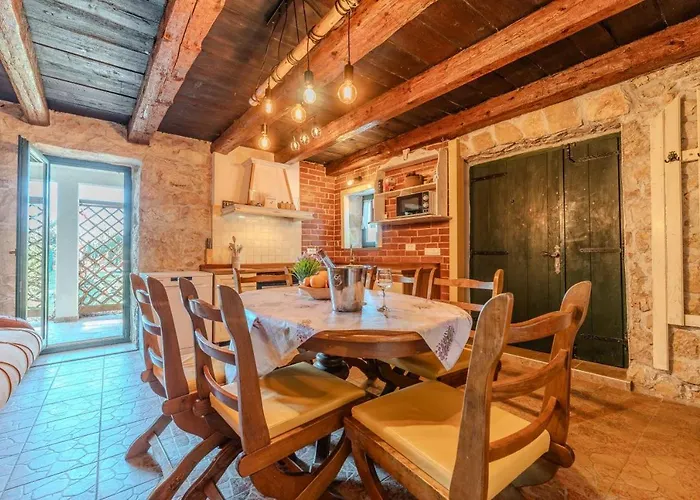 Ferienhaus Romantic Pet Friendly House Orhideja - By Tourist Agency Leut *